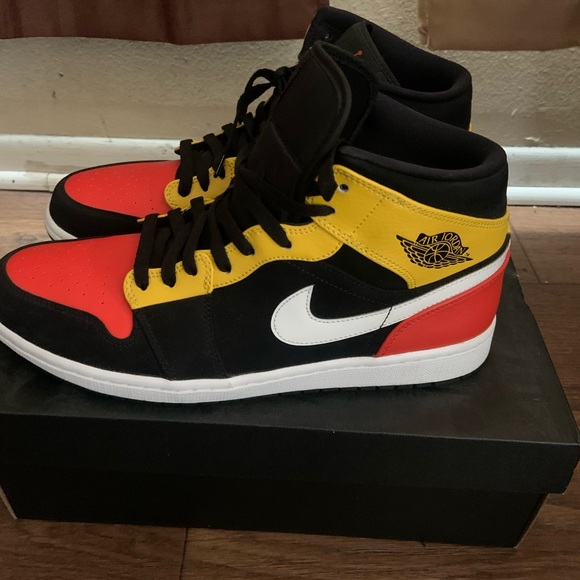 Jordan Other - Air Jordan 1 Mid Se